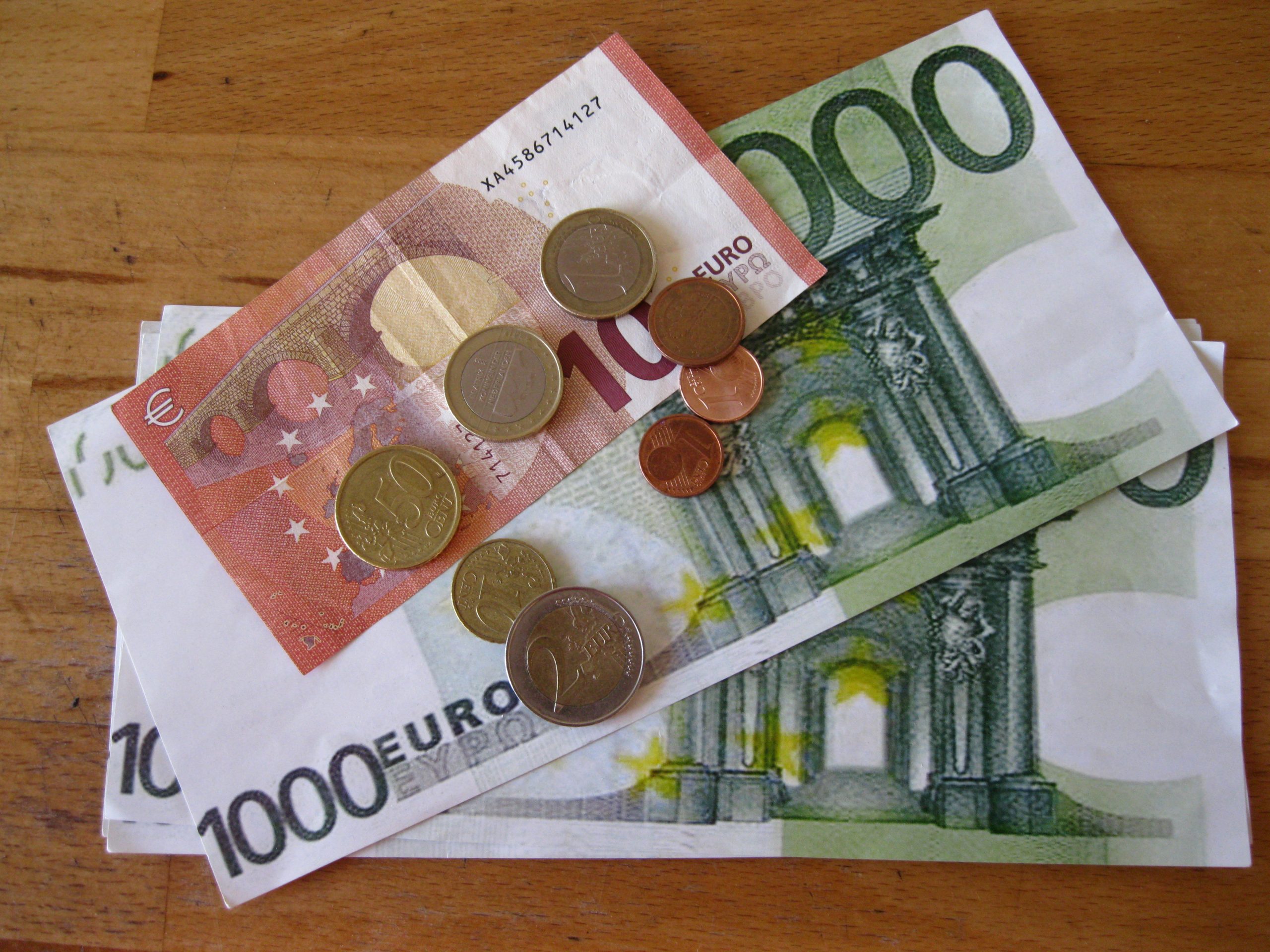 Geld Scheine und Muenzen